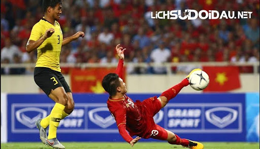 Việt Nam cùng Malaysia hiện đang tranh đấu cựng căng thẳng tại mùa AFF Cup 2020 mới đây.